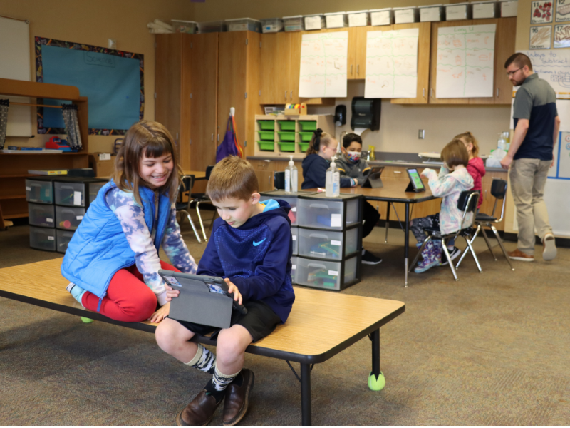 Students use iPads in class