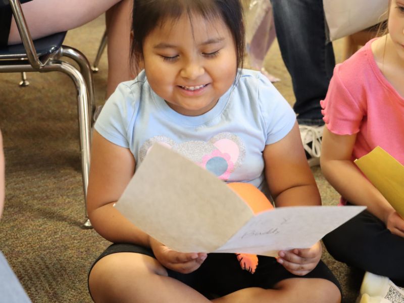 Violet reading